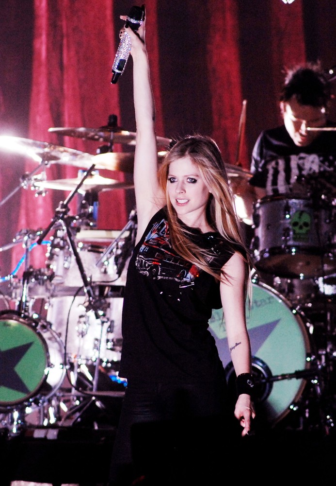 Avril Lavigne Picture 74 - Avril Lavigne Performing Live ...