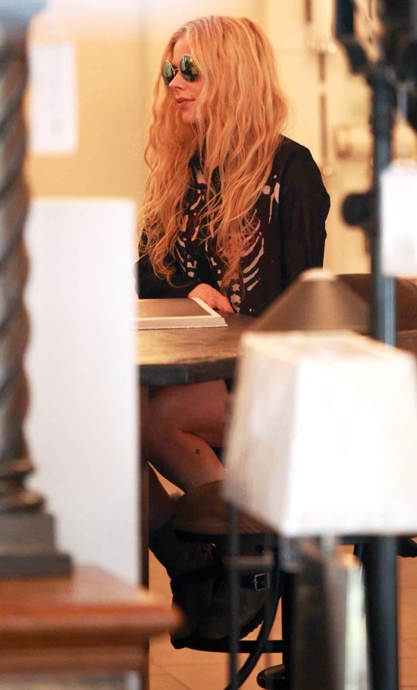 Avril Lavigne and Ryan Cabrera Shopping Together