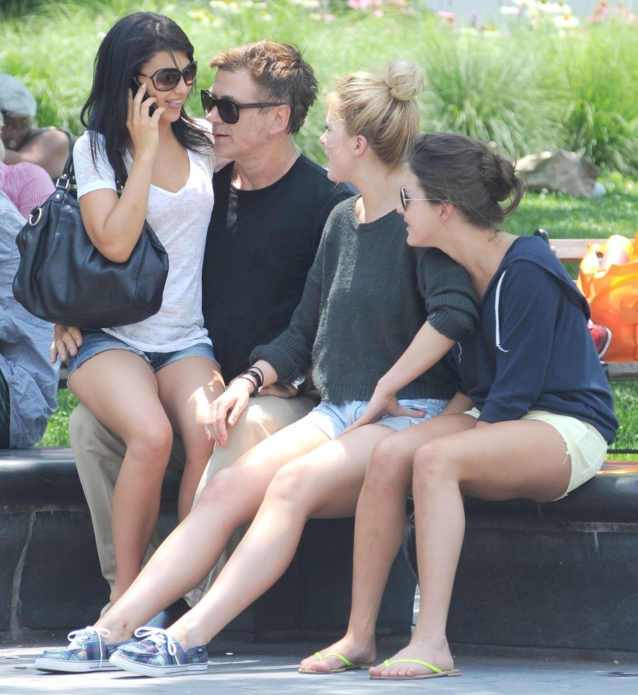 Hilaria Thomas Picture 21 - Alec Baldwin and His Family ...
