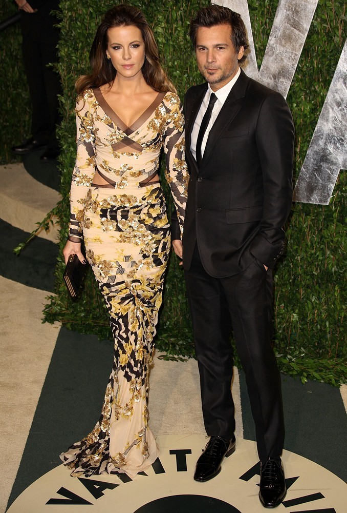 Kate Beckinsale;Len Wiseman;<br>2012 Vanity Fair Oscar Party - Arrivals