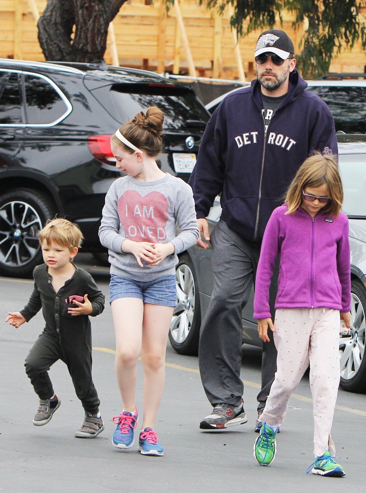 Jennifer Garner and Ben Affleck Take Their Children to The Farmers Market