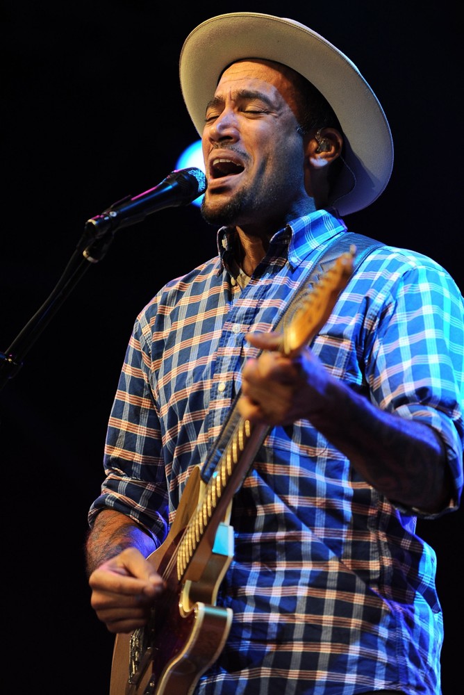 Ben Harper;<br>Ben Harper Performing at 10 Giorni Suonati Festival