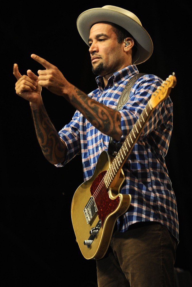 Ben Harper;<br>Ben Harper Performing at 10 Giorni Suonati Festival