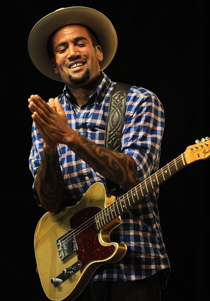 Ben Harper;<br>Ben Harper Performing at 10 Giorni Suonati Festival