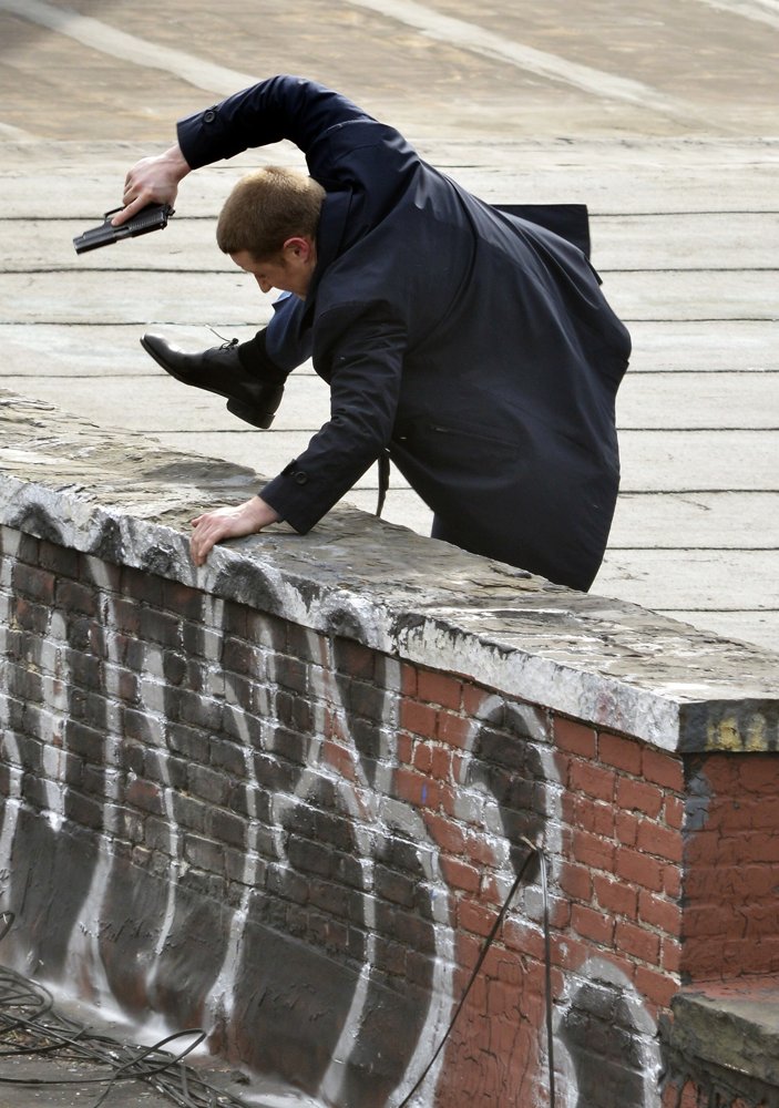 Benjamin McKenzie;<br>Benjamin McKenzie on The Set of Gotham Shooting on Location