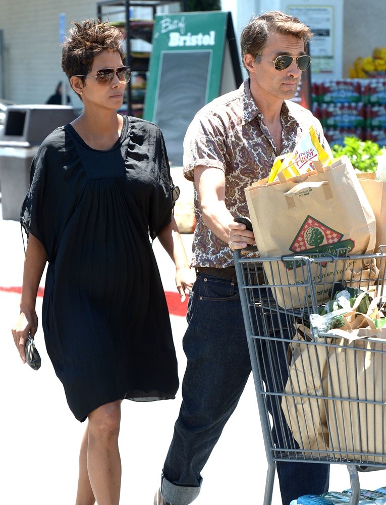 Halle Berry;Olivier Martinez;<br>Halle Berry and Olivier Martinez Are Spotted Leaving Bristol Farms