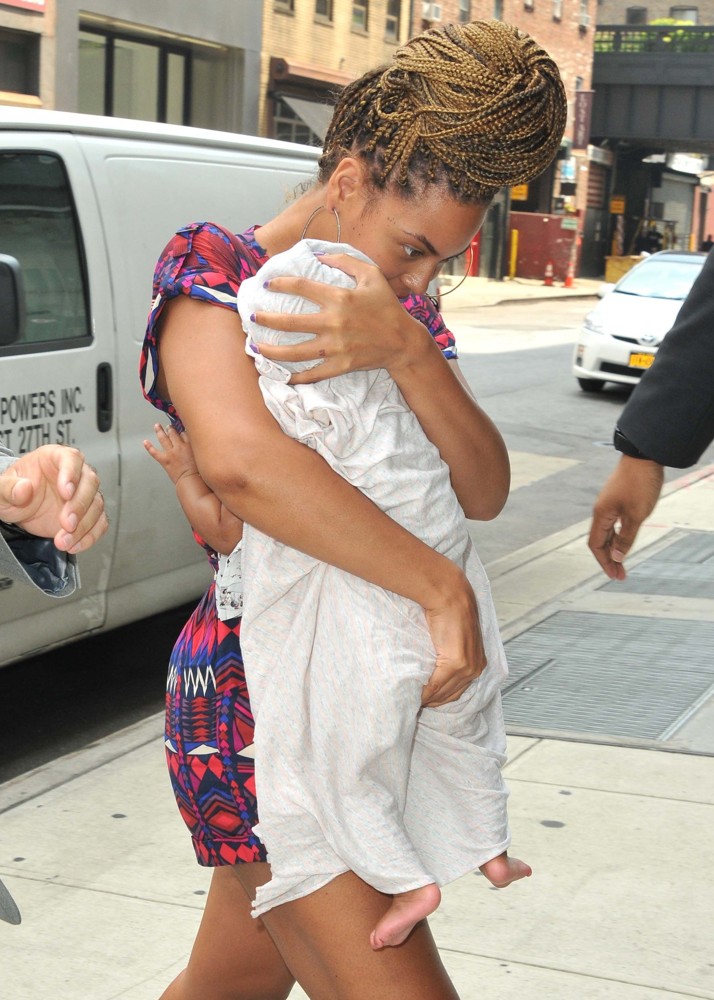 Beyonce Knowles;<br>Beyonce Knowles Carrying Blue Ivy Carter