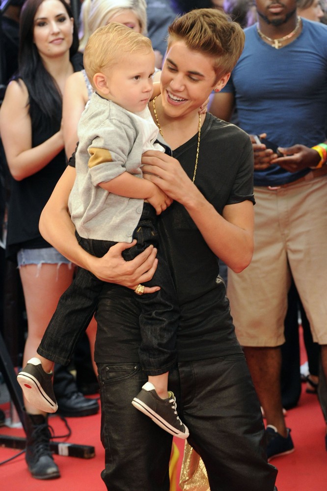 Jaxon Bieber;Justin Bieber;<br>2012 MuchMusic Video Awards - Arrivals