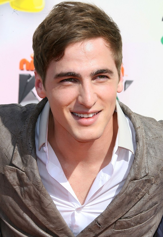 Kendall Schmidt, Big Time Rush in 2012 Kids' Choice Awards - Arrivals.
