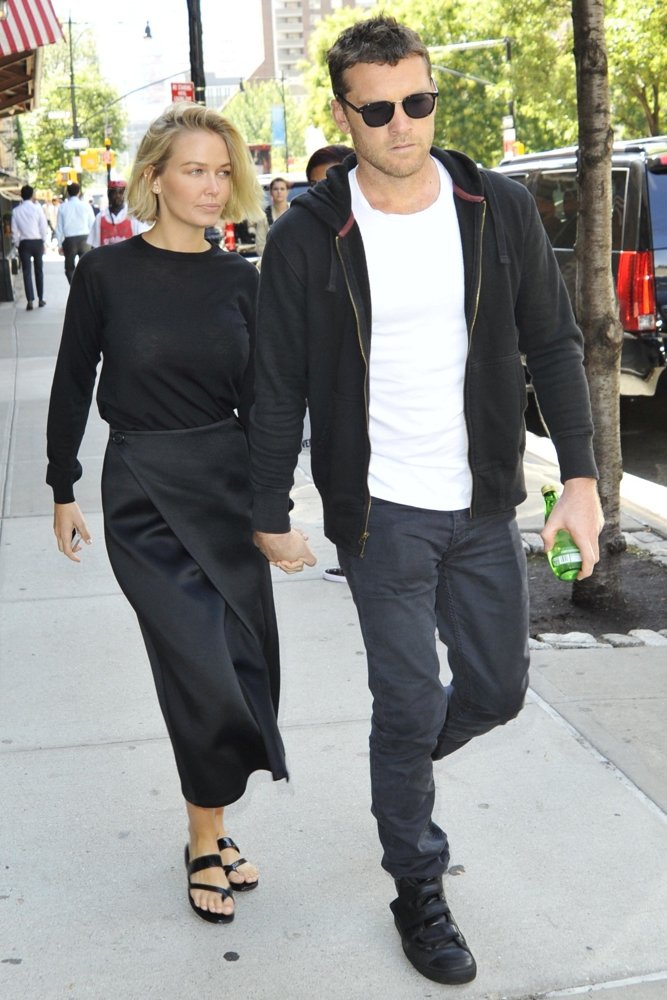 Lara Bingle;Sam Worthington;<br>Sam Worthington and Lara Bingle Out for A Stroll