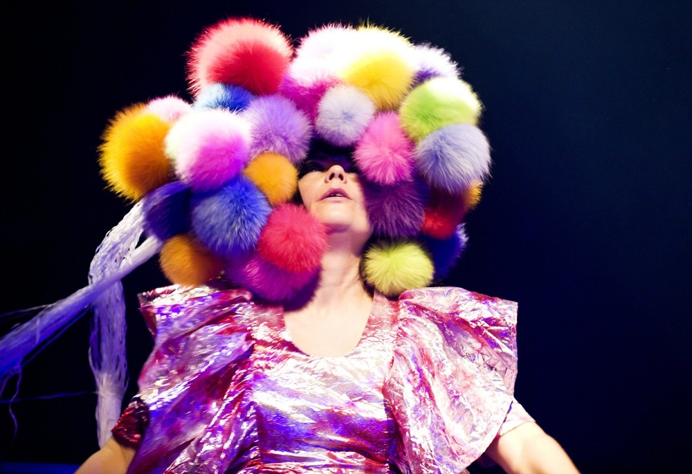 Bjork Picture 20 - Bjork Performs at The Hammersmith Apollo