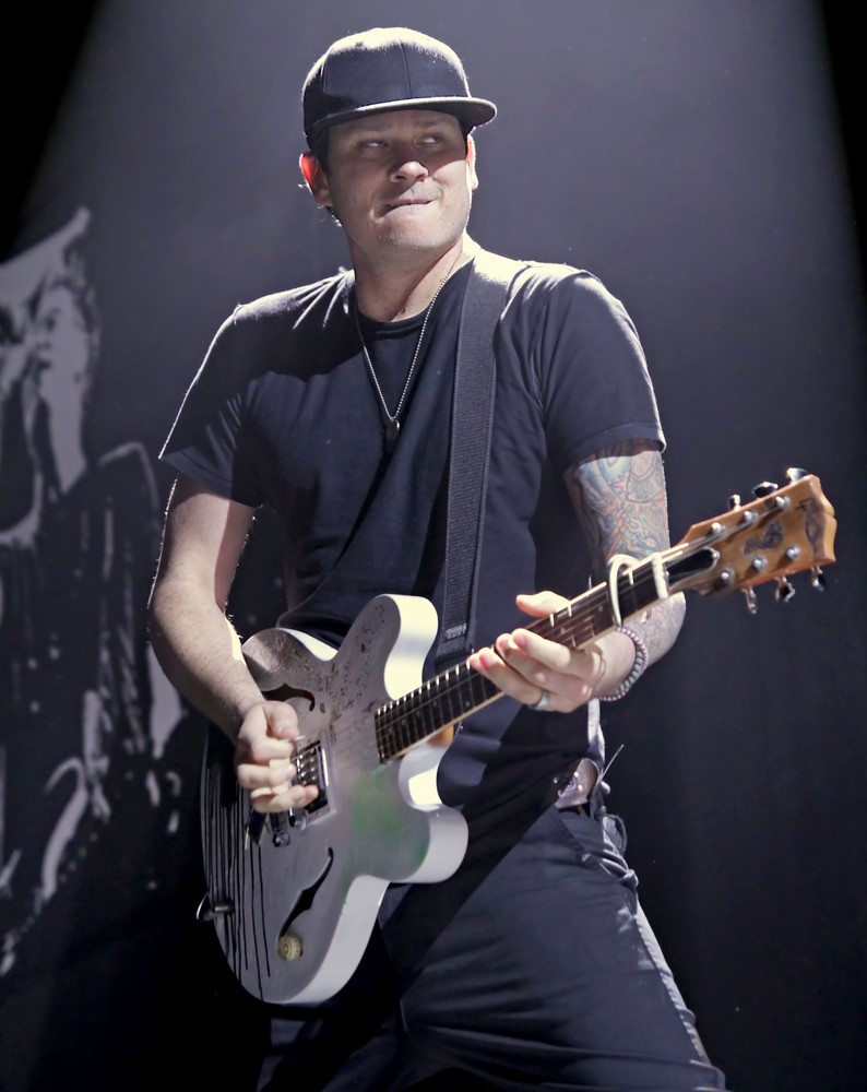 Tom DeLonge;Blink-182;<br>Blink-182 Performing Live