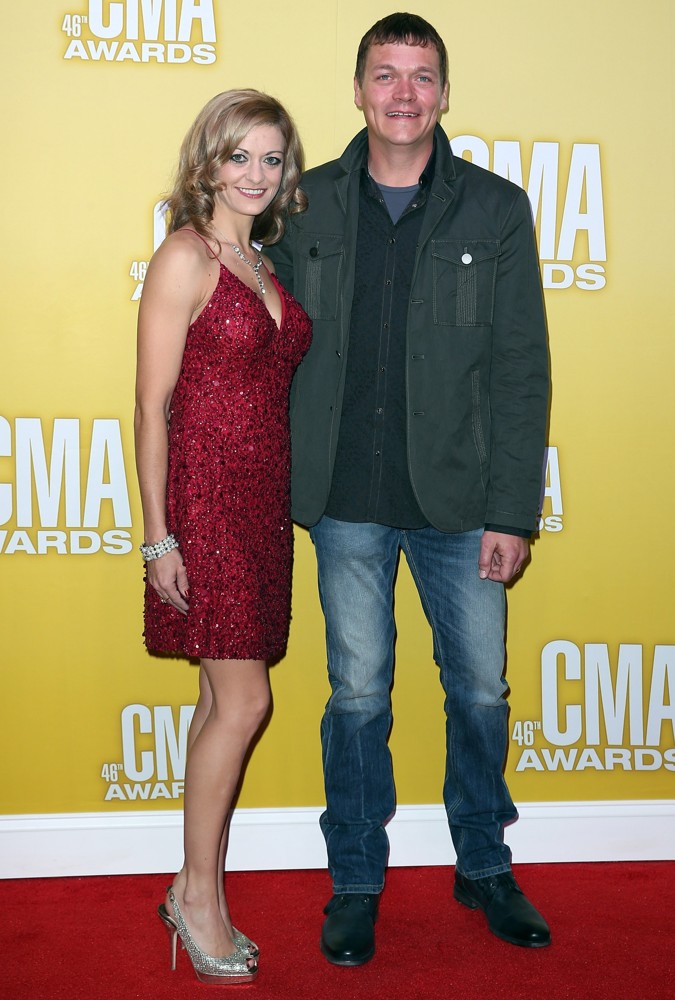 Brad Arnold Picture 1 - 38th Annual Country Music Awards Arrivals