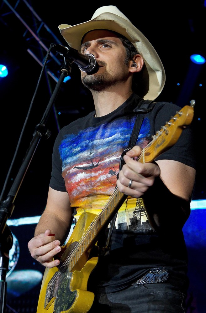 Brad Paisley Performing
