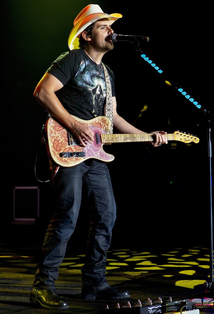 Brad Paisley;<br>Brad Paisley Performs Live