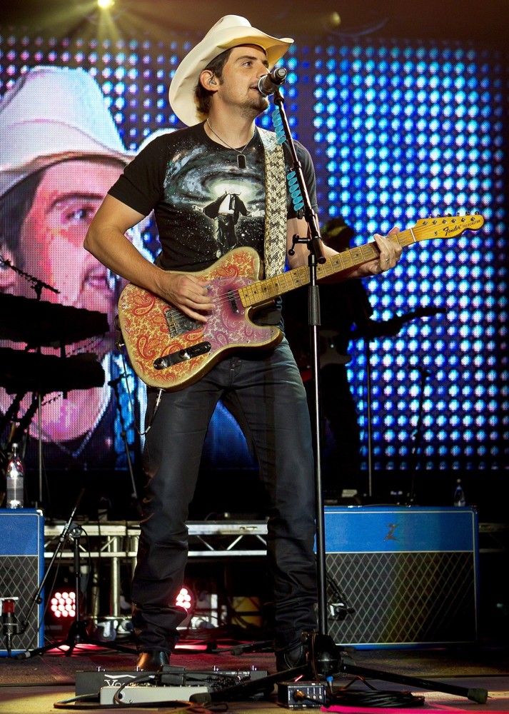 Brad Paisley;<br>Brad Paisley Performs Live
