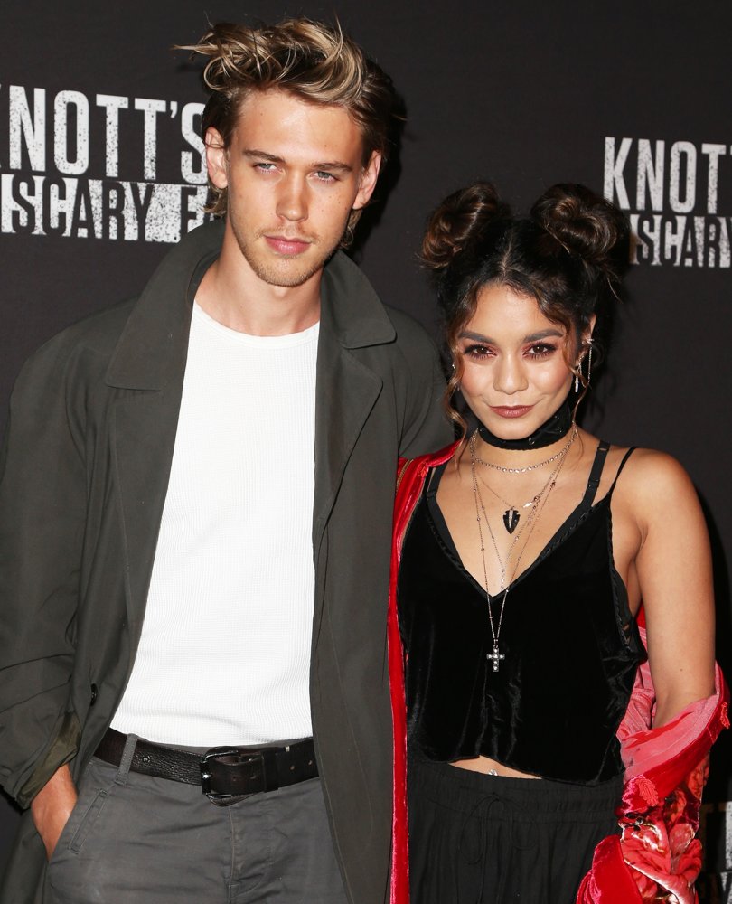 2016 Knott's Scary Farm Black Carpet Party - Arrivals