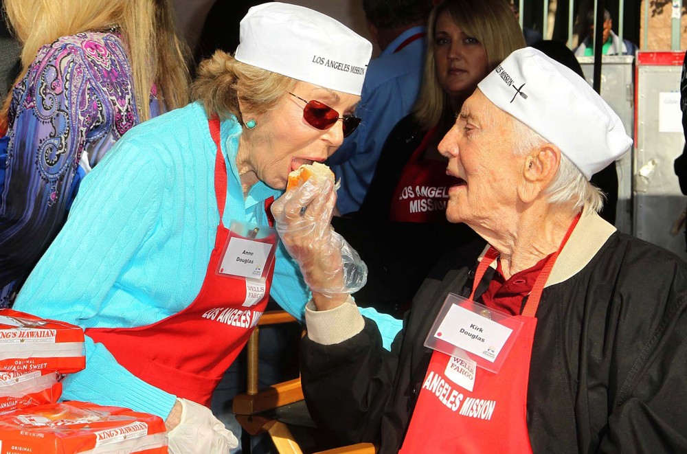 Anne Buydens;Kirk Douglas;<br>The Los Angeles Mission's Thanksgiving for Skid Row Homeless