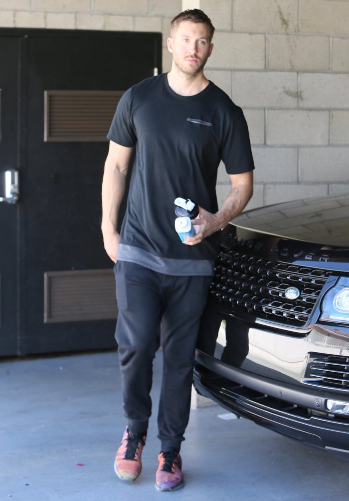 Calvin Harris Makes Hs Way to The Car