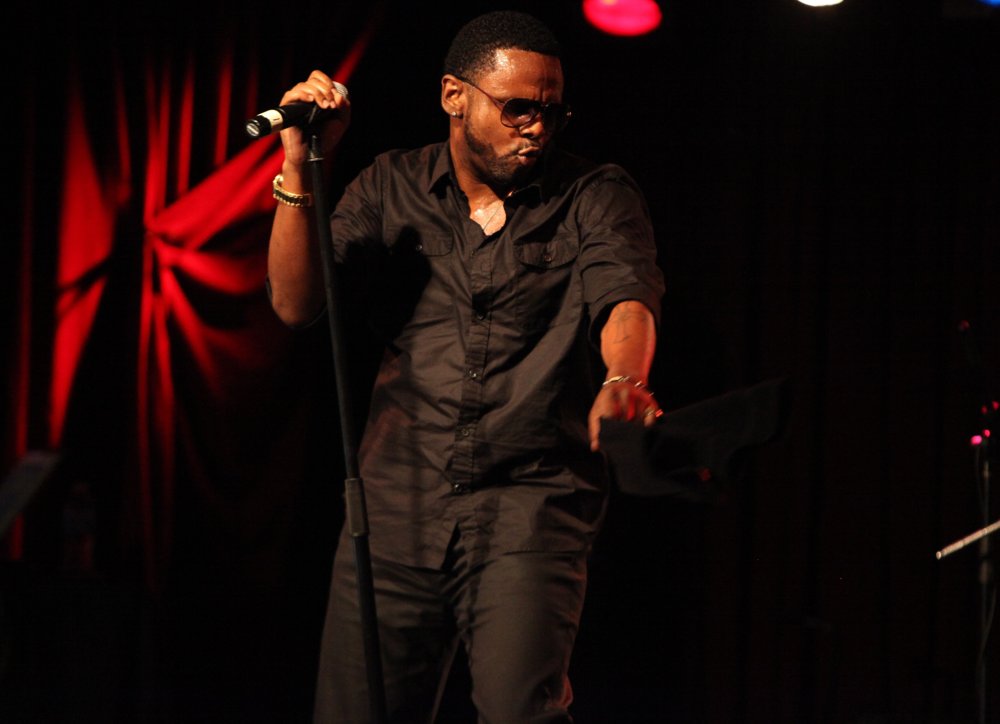 Carl Thomas;<br>Carl Thomas Performs