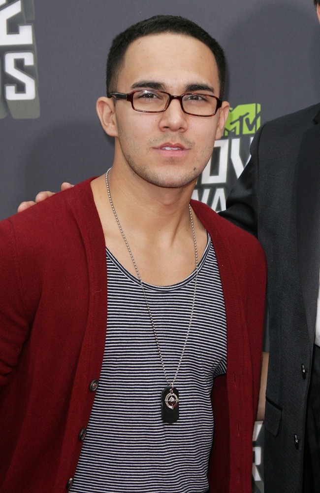 Carlos Pena Jr.;Big Time Rush;<br>2013 MTV Movie Awards - Arrivals