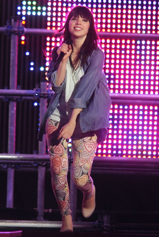 Carly Rae Jepsen;<br>Carly Rae Jepsen Performs Song Call Me Maybe During The Rehearsal for MMVA 2012