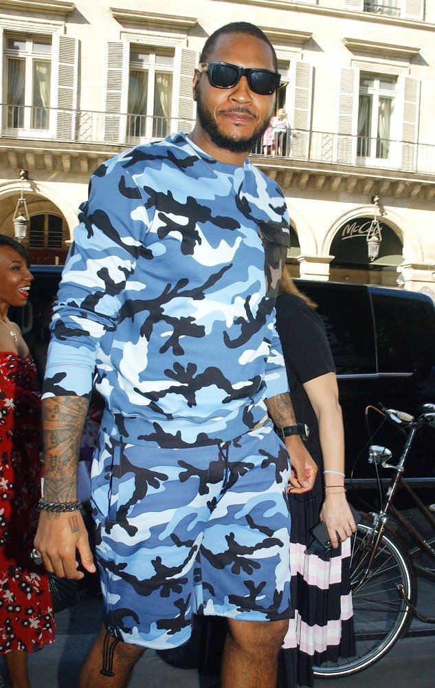 Paris Men's Fashion Week Spring-Summer 2019 - Valentino - Outside