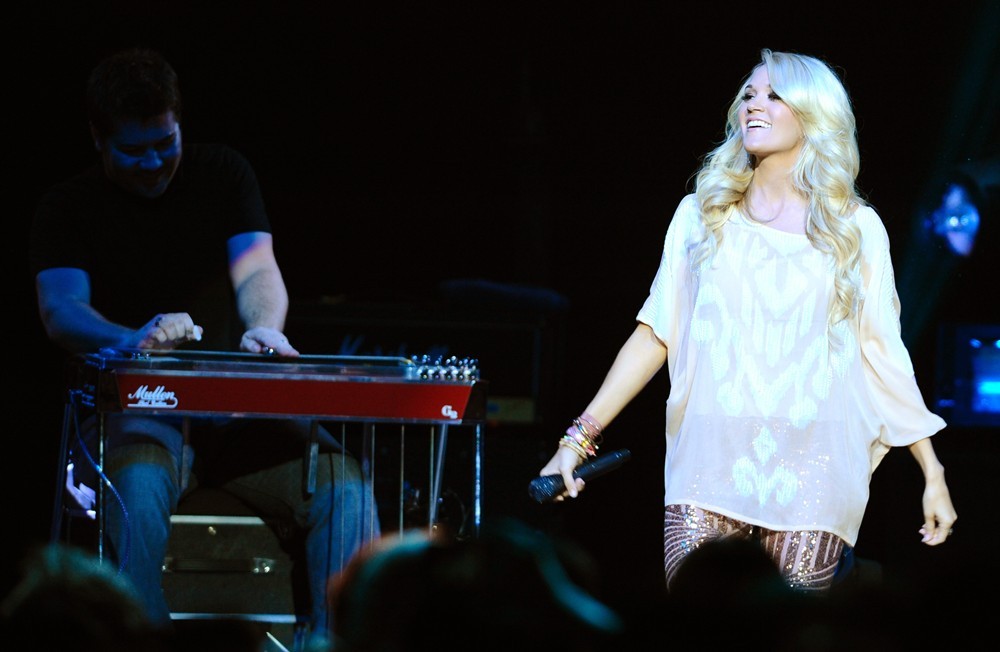 Carrie Underwood;<br>Carrie Underwood Performing Live in Concert