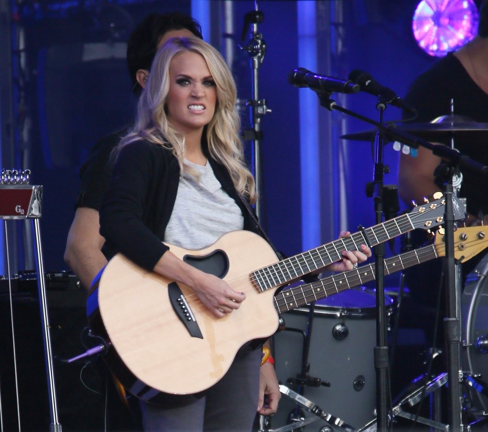 Carrie Underwood Picture 441 - Carrie Underwood Performing Live on