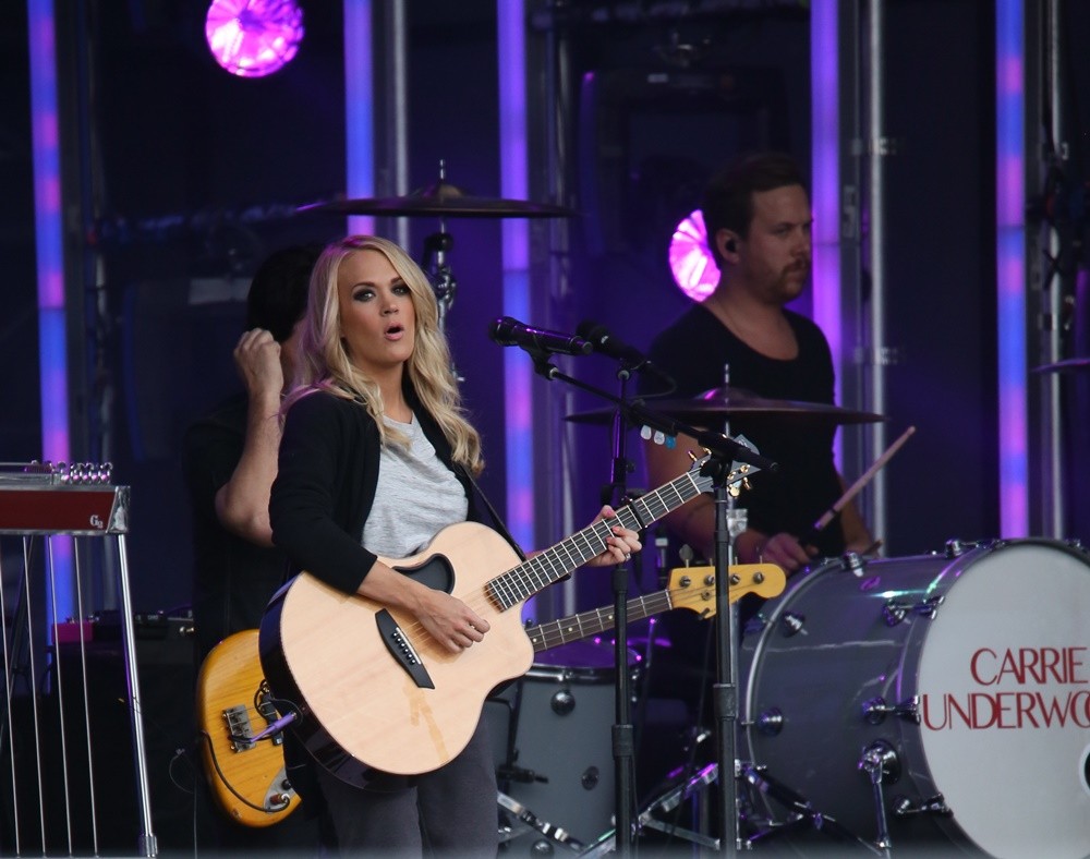 Carrie Underwood Picture 434 - Carrie Underwood Performing Live on