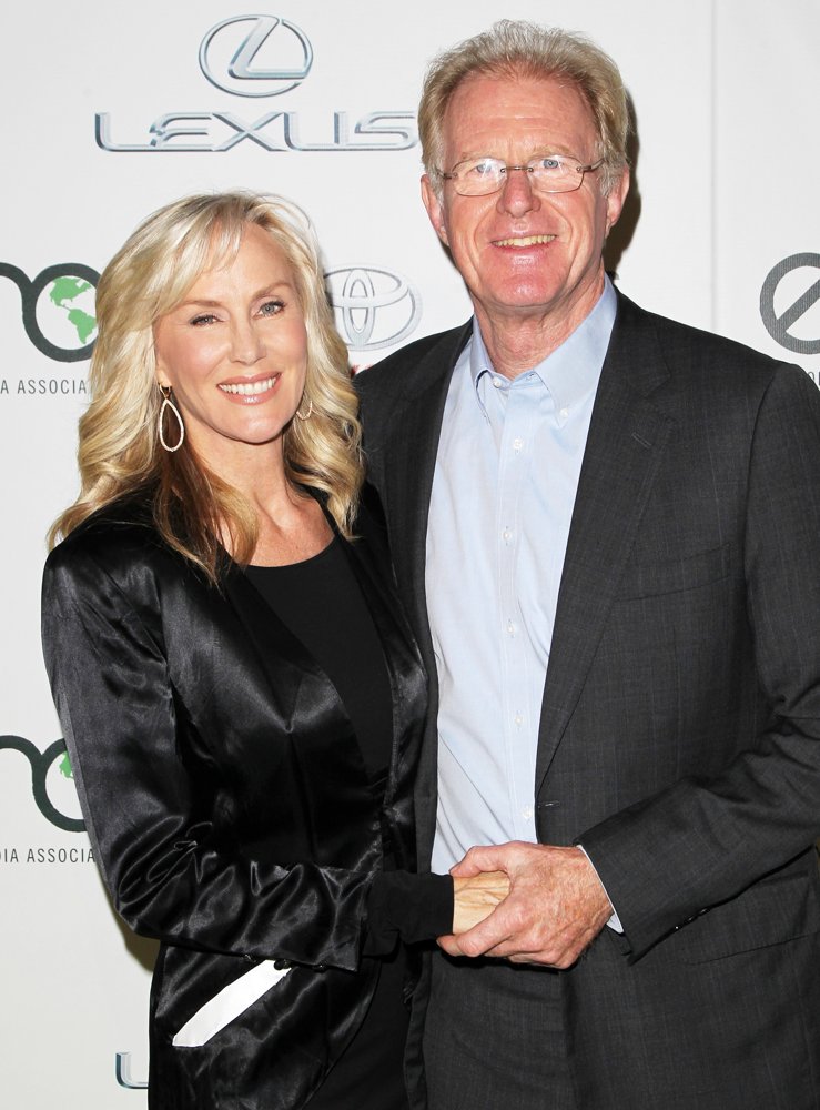24th Annual Environmental Media Awards Presented by Toyota and Lexus - Arrivals