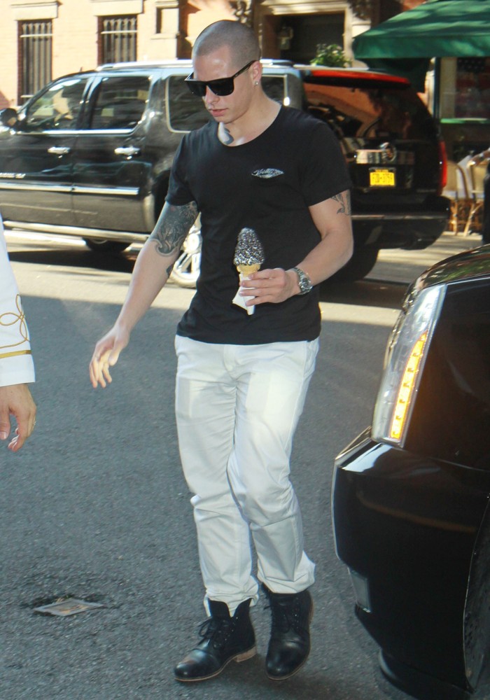 Casper Smart;<br>Casper Smart Arrives Back to His Hotel