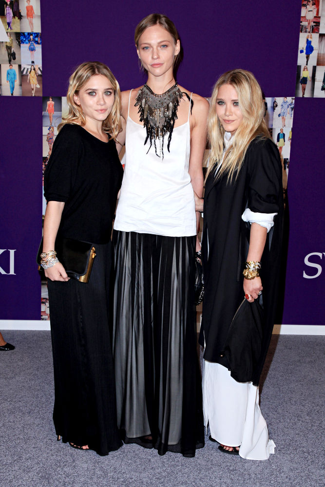 Ashley Olsen;Sasha Pivovarova;Mary-Kate Olsen;<br>2010 CFDA Fashion Awards - Arrivals