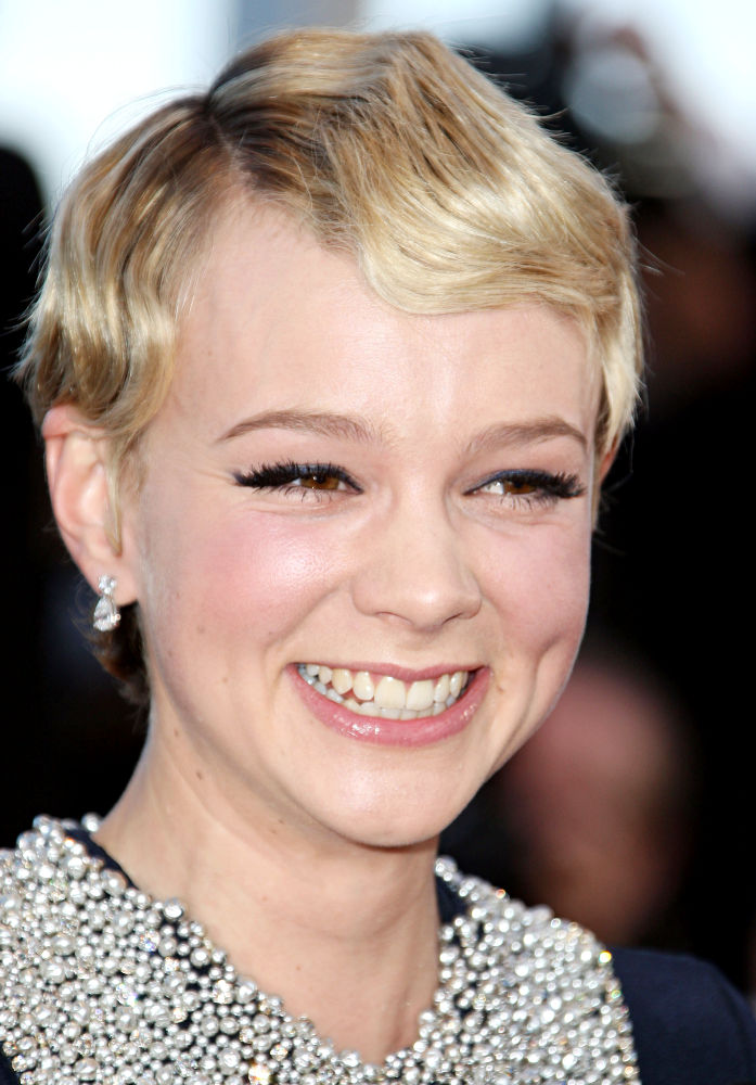 Hasil gambar untuk 2. Carey Mulligan Pixie Cut: