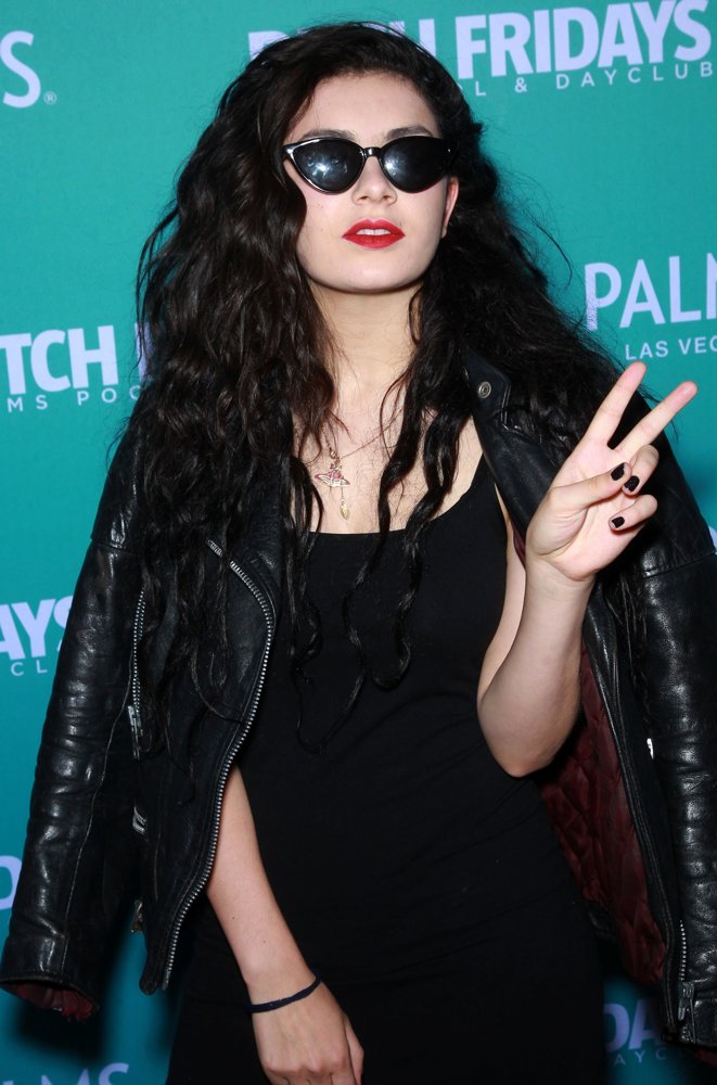 Charli XCX Performs Live at Ditch Fridays