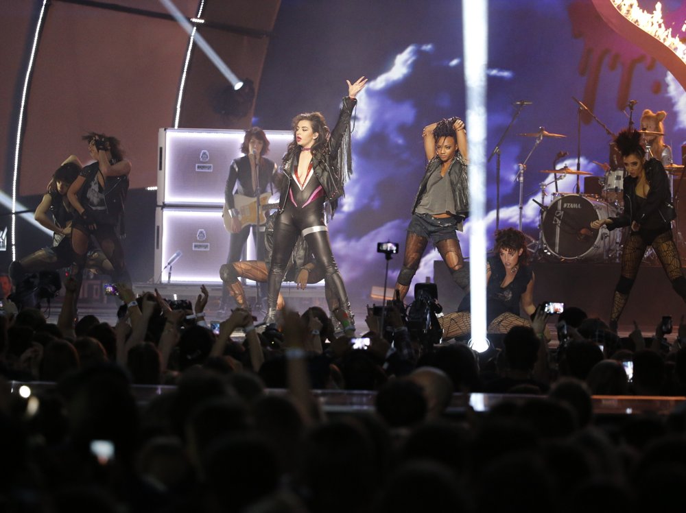 Charli XCX;<br>MTV Europe Music Awards 2014 - Performances