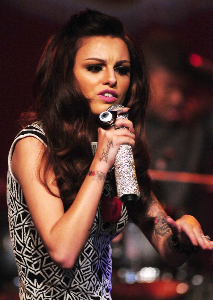 je Cher Lloyd datovania Mike Bariak