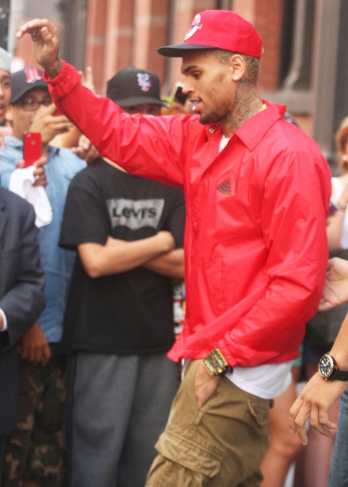  Chris  Brown  Picture 383 Chris  Brown  Exits The Bape Store 