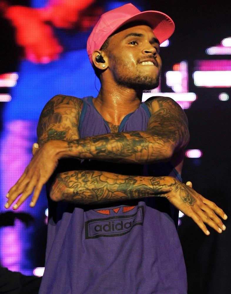 Chris Brown Picture 320 - Chris Brown Performing Live on ...