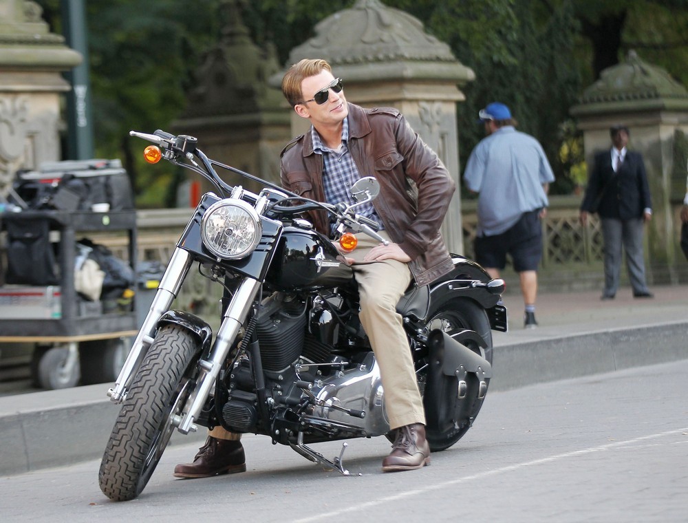 Actors on The Set of The Avengers Shooting on Location in Manhattan