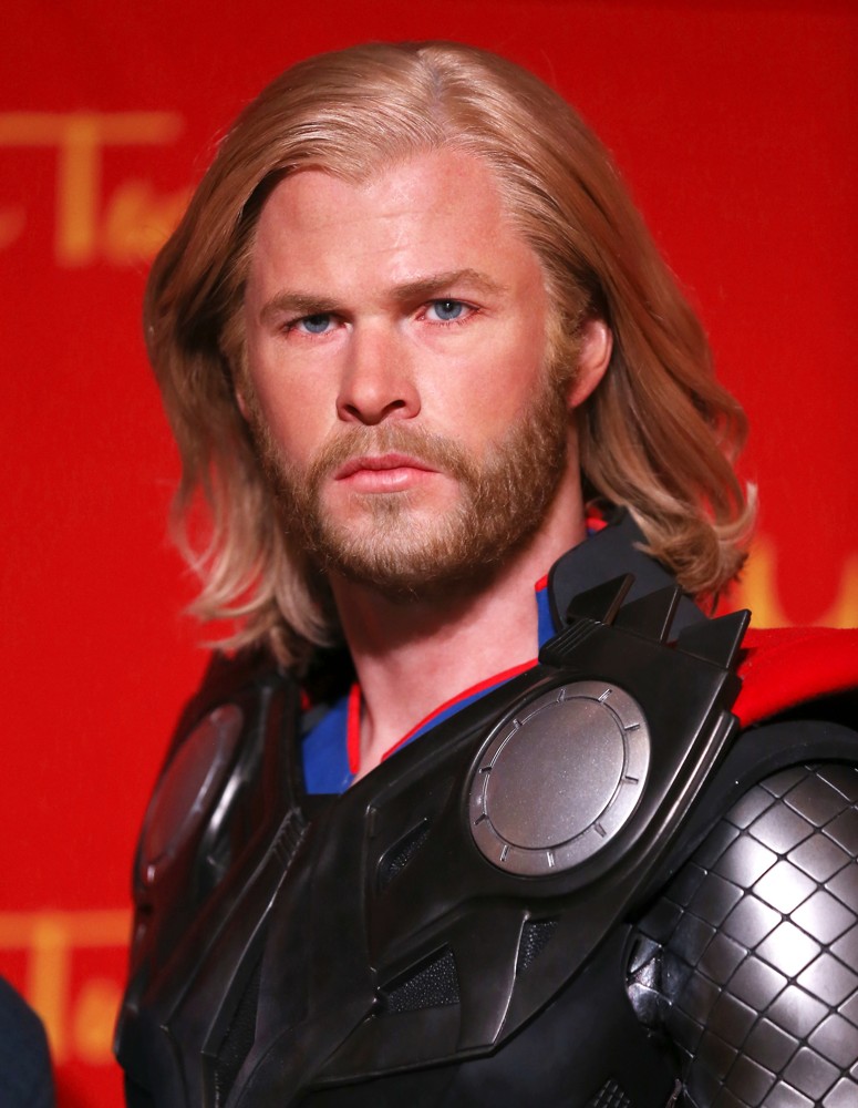 chris hemsworth figure