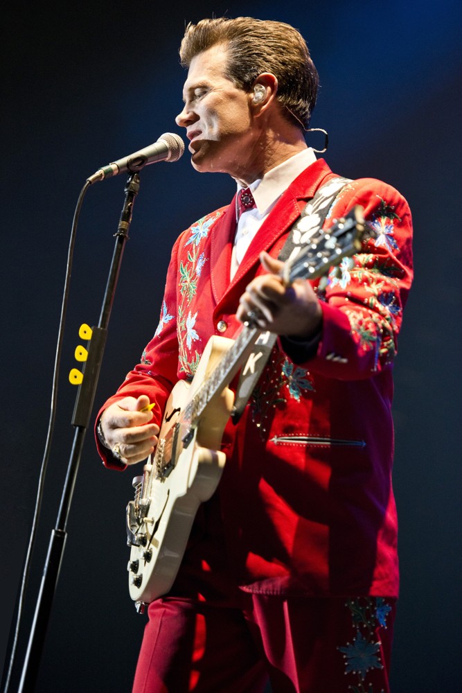 Chris Isaak;<br>Chris Isaak Performing Live