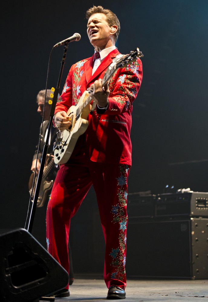 Chris Isaak;<br>Chris Isaak Performing Live