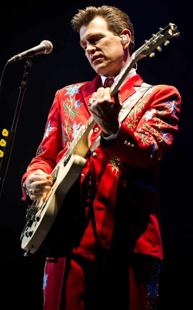 Chris Isaak;<br>Chris Isaak Performing Live