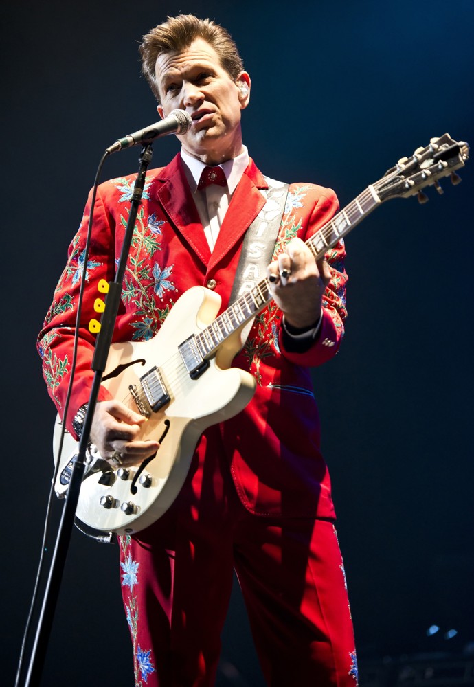 Chris Isaak;<br>Chris Isaak Performing Live