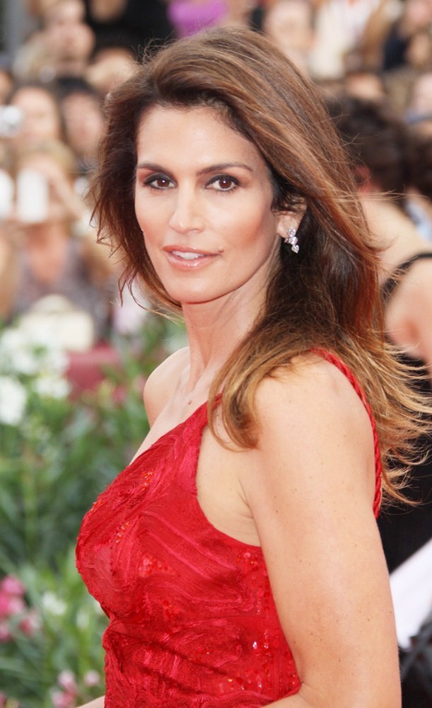 Cindy Crawford;<br>68th Venice Film Festival - Day 1 - The Ides of March - Red Carpet