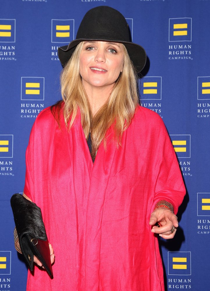 Clare Munn;<br>HRC Los Angeles Gala Dinner 2015 - Arrivals