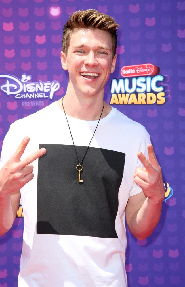 collins-key Picture 1 - 2016 Radio Disney Music Awards - Arrivals
