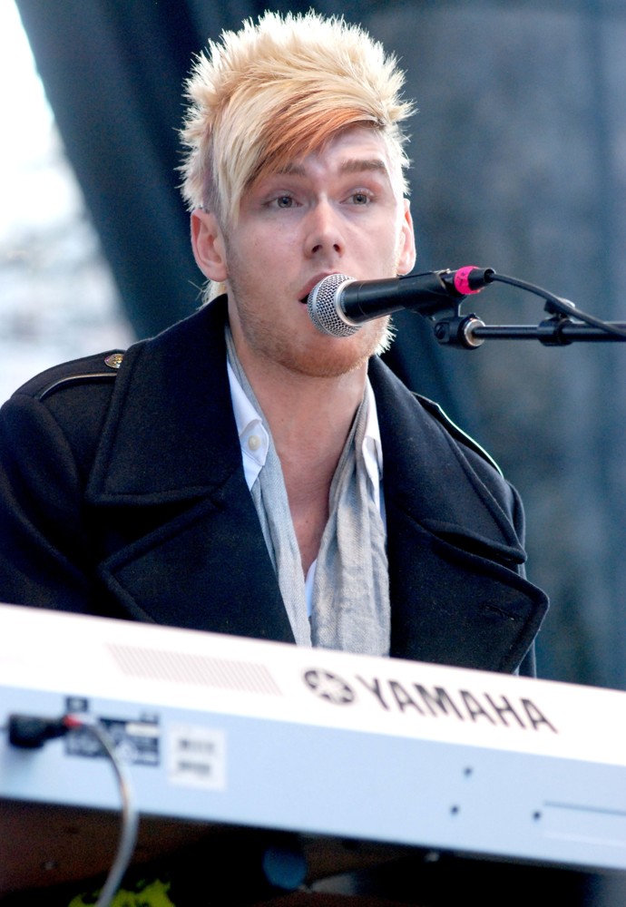 Colton Dixon;<br>Colton Dixon Performs at The BMO Harris Bank Magnificent Mile Lights Festival