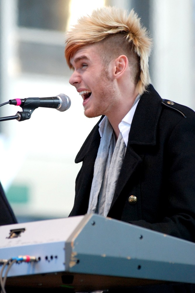 Colton Dixon;<br>Colton Dixon Performs at The BMO Harris Bank Magnificent Mile Lights Festival
